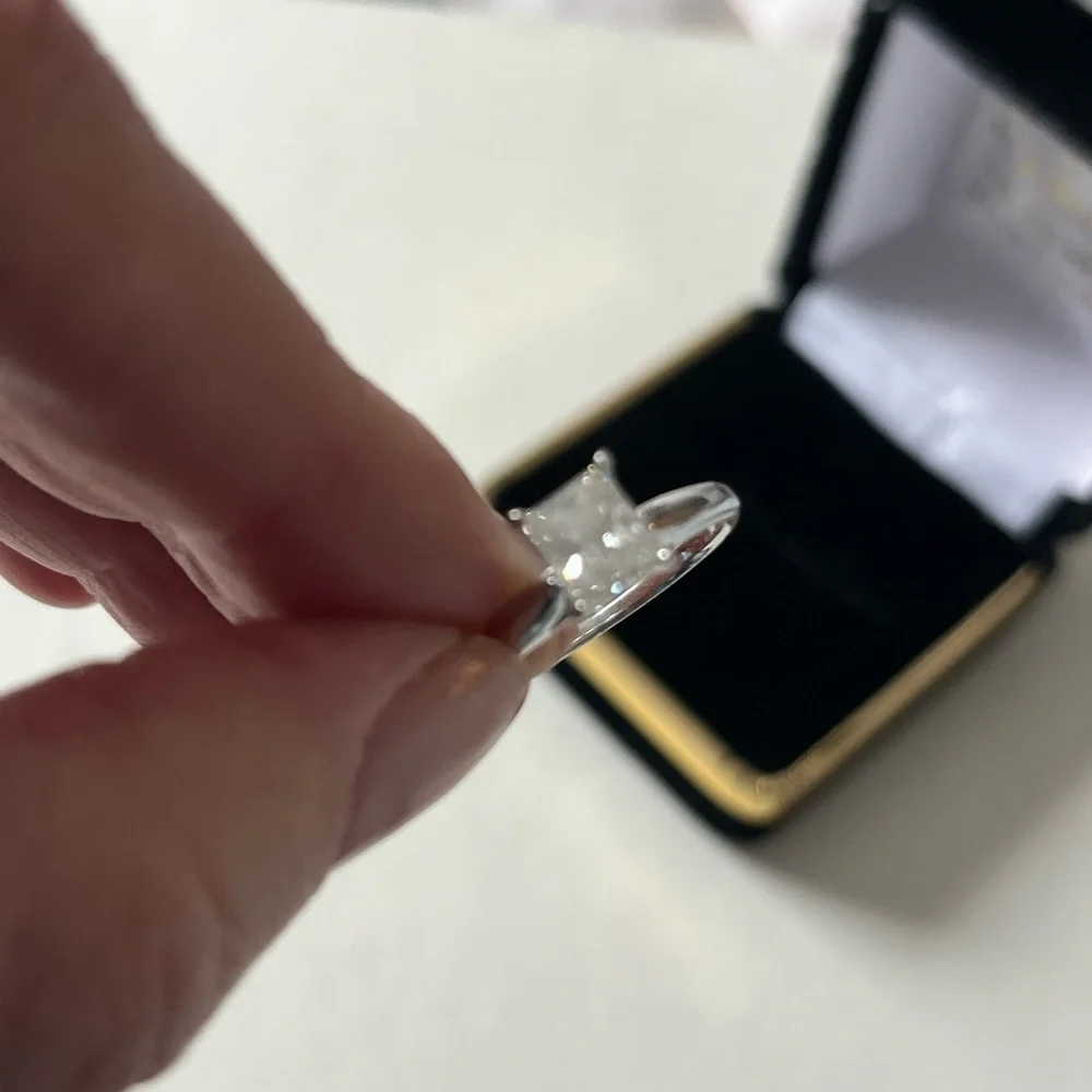 Genuine Diamond Engagement Ring 0.96 carat. - Picture 11 of 16